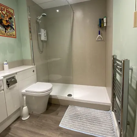 Harbour Watch - Waterfront 2 Bed With Parking *